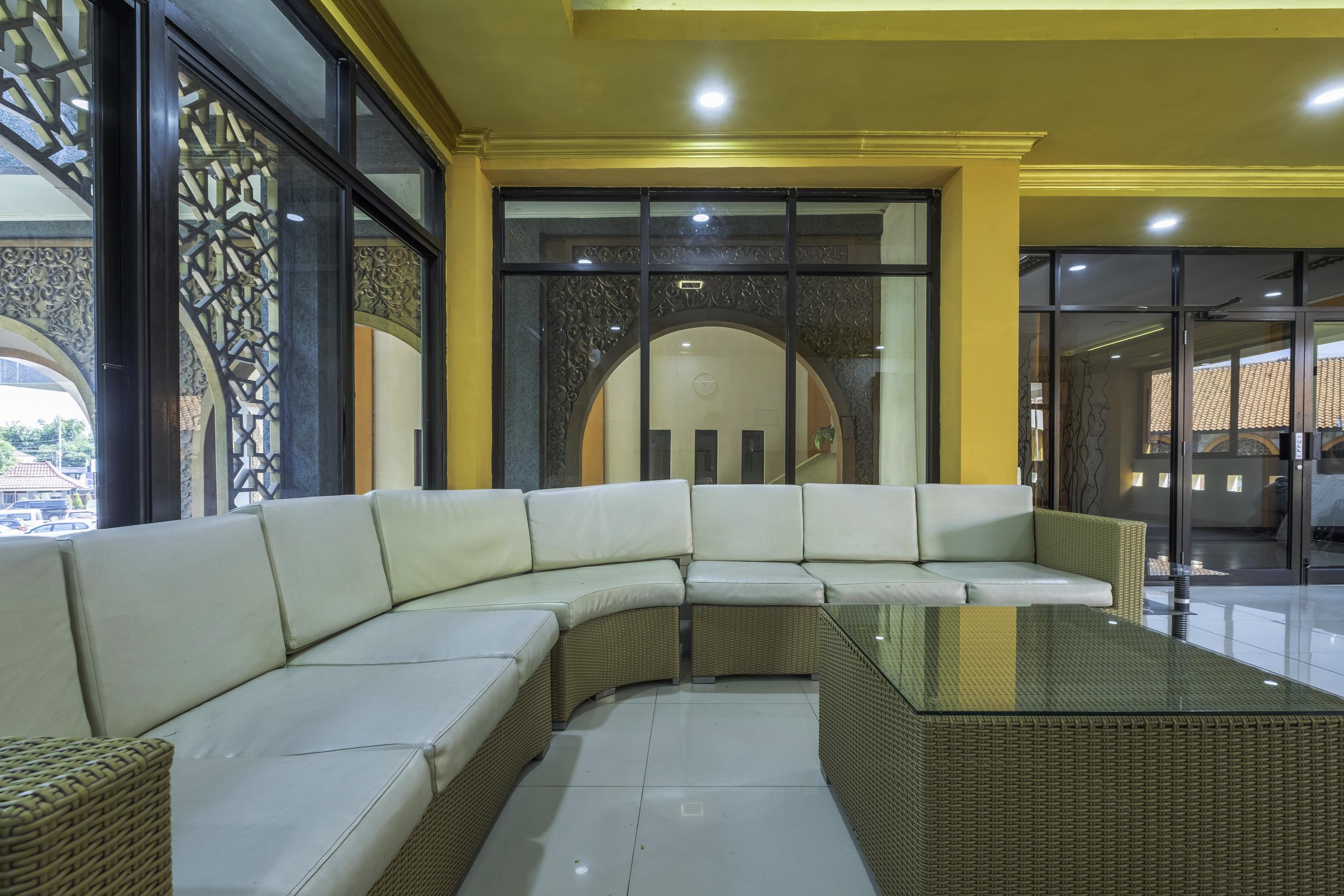 Oyo 2132 Pondok Avicenna Cirebon Extérieur photo